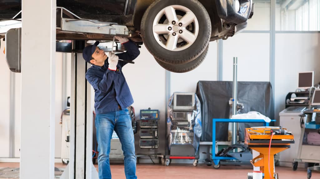 img - mechanic-working-on-car